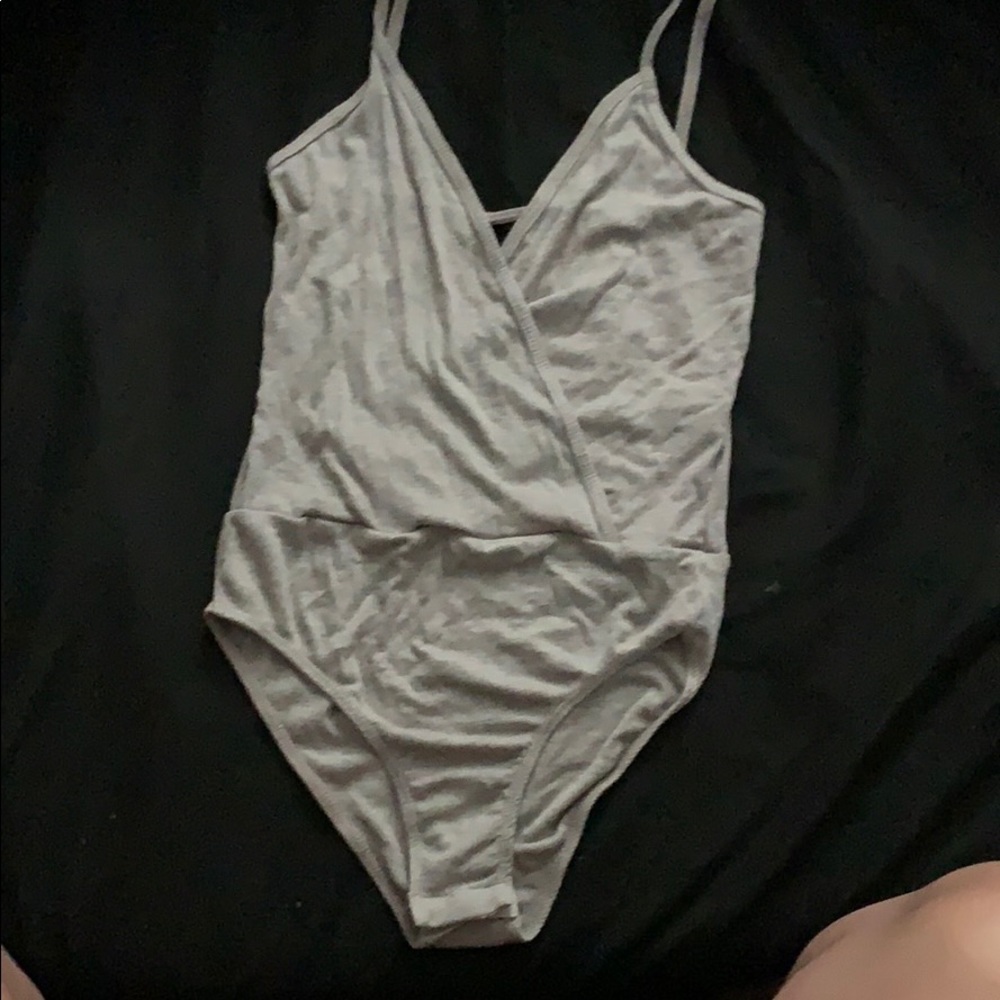 Grey keyhole back bodysuit
